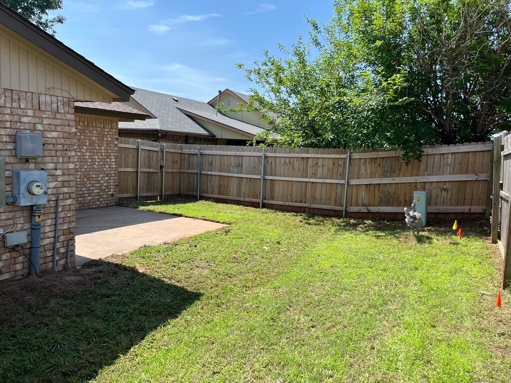 Building Photo - 1207 Sequoyah Cir