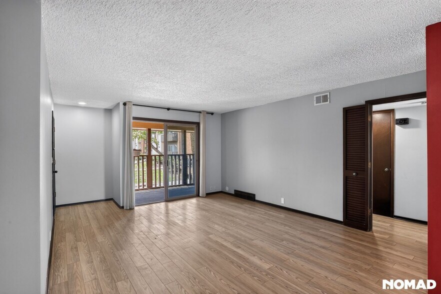 Building Photo - 410 W 104th St