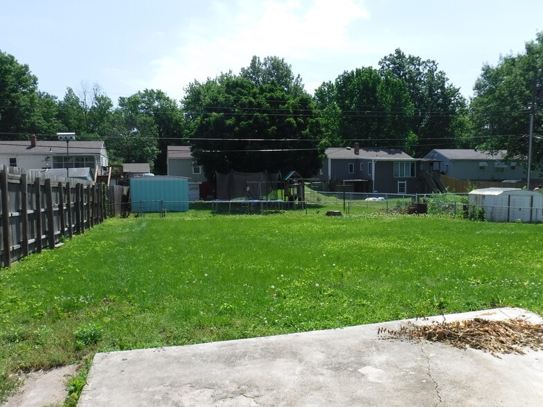 Building Photo - 505 W Meadow Ln