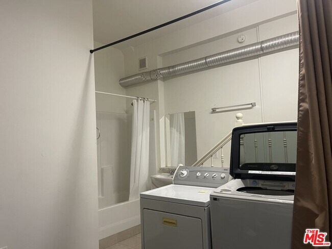 Building Photo - 2763 Fairmount Ave