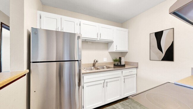 Building Photo - River Park Crossing