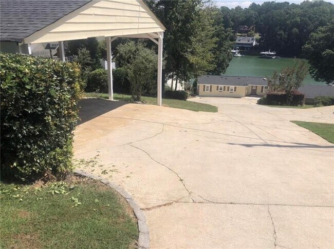 Building Photo - 6163 Lake Lanier Heights Rd