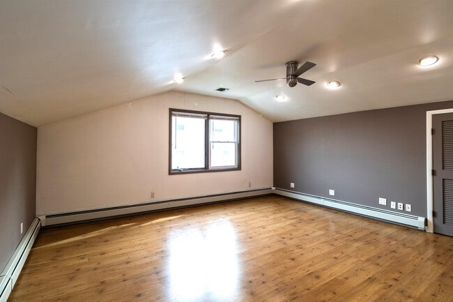 Building Photo - 770 6th St