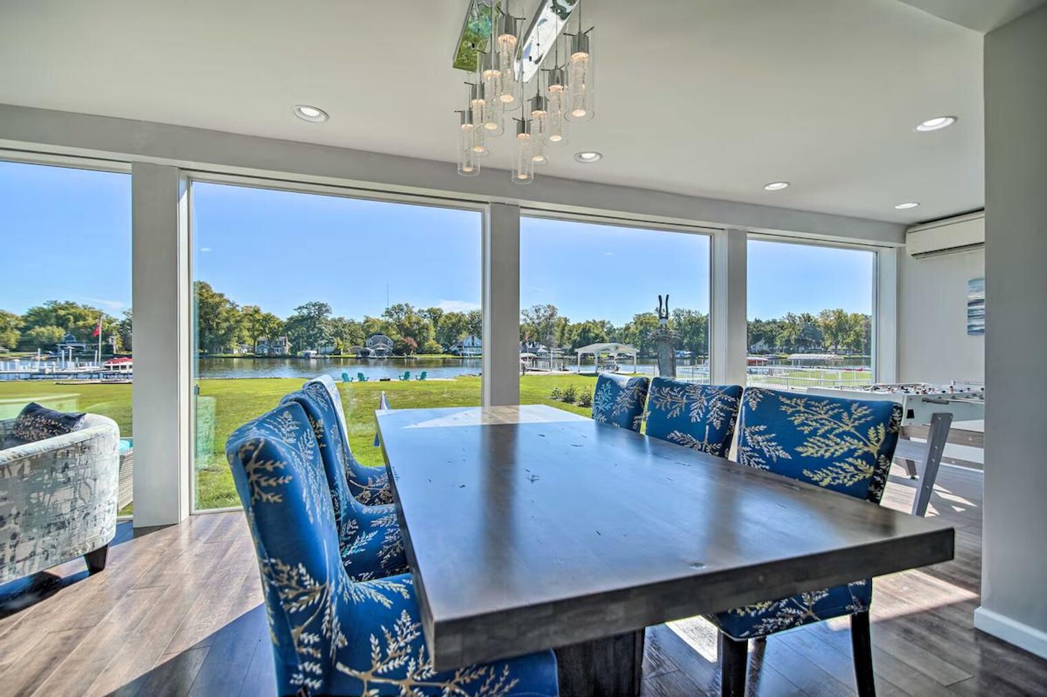 Building Photo - 2712 Shorewood Dr