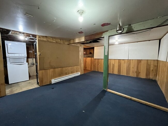 Building Photo - Character-Rich Two-Bedroom with Vintage Bath, Ample Storage & Expansive Outdoor Space