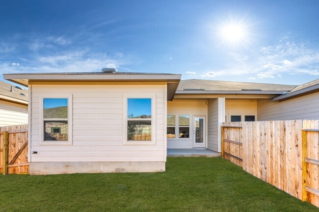 Building Photo - Luxury Duplex Near Randolph and Ft. Sam