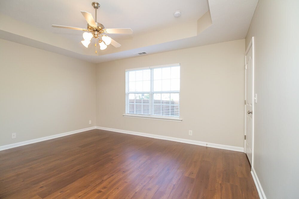 Building Photo - 913 Harvest Grove Dr