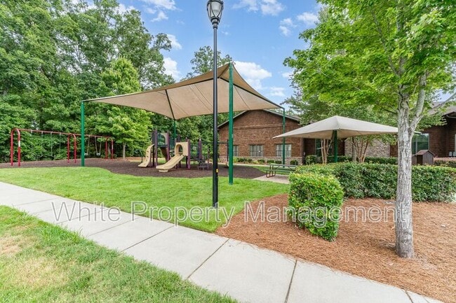 Building Photo - 209 Forsythia Ln
