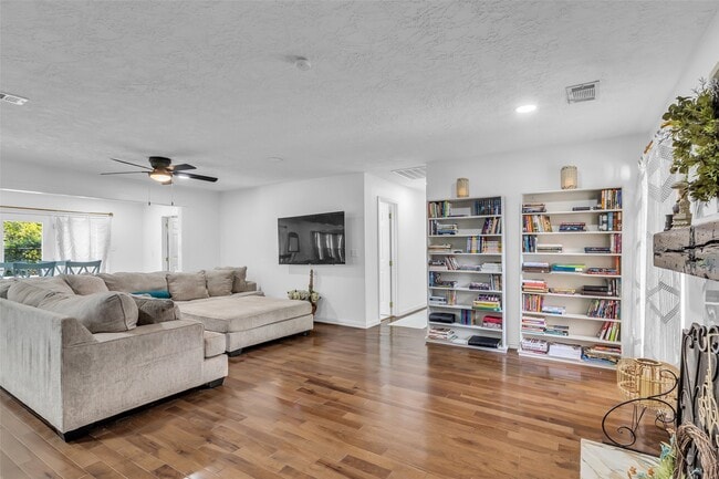Building Photo - 1710 Hill Top Ln
