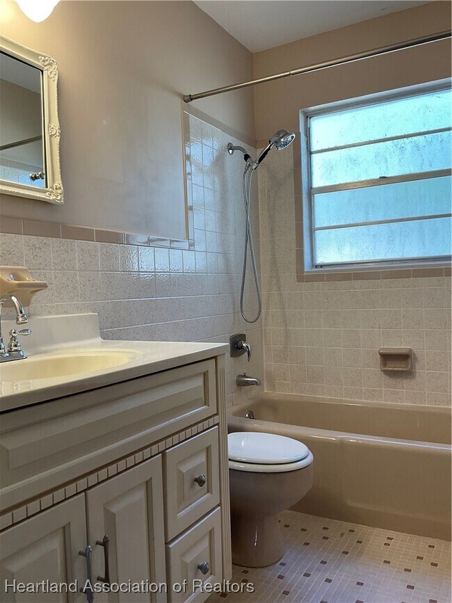 Building Photo - 106 Karola Dr