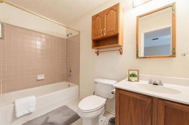 Building Photo - 2813 Adelen Ln