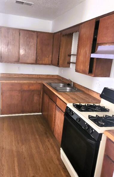 Building Photo - 516 Lewis Ave SE