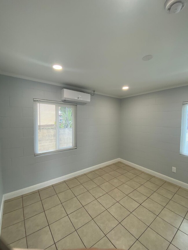 Building Photo - Remodeled 1 bed, 1 bath Condo in Central S...
