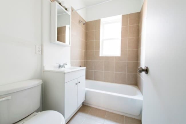 Building Photo - 4815 W Monroe