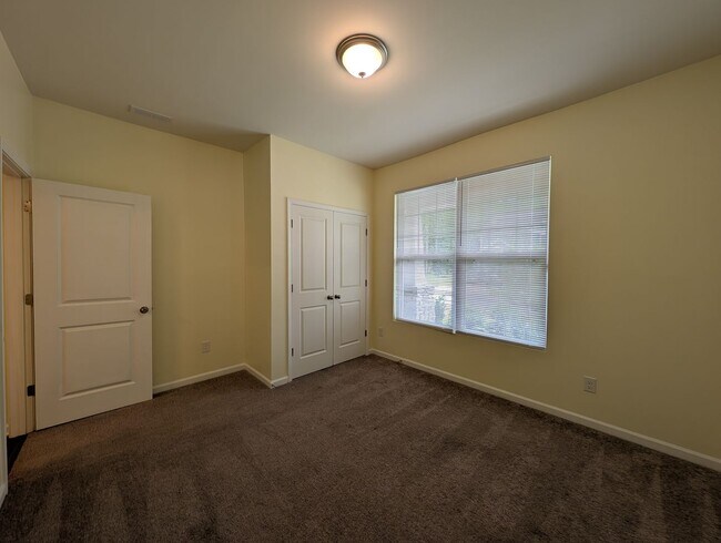 Building Photo - Spacious 4 bedroom, 2 bath Ranch Style Home located in Selwyn Landing !