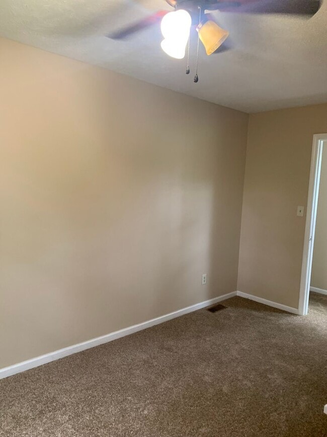 Building Photo - 3 Bedroom, 2 Bath in Rockingham