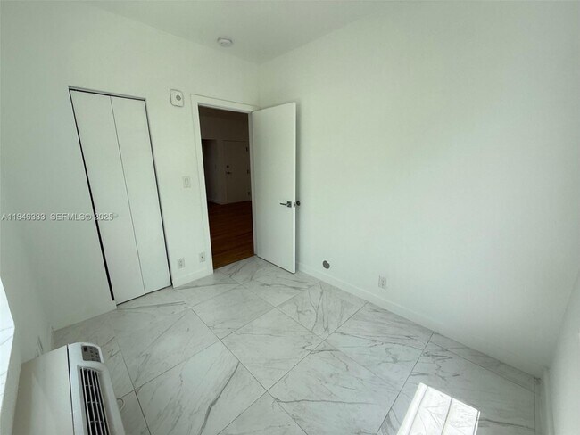 Building Photo - 1552 Euclid Ave