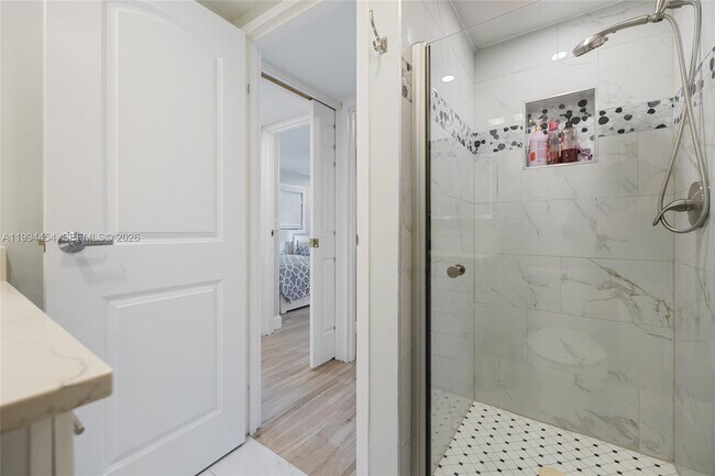 Building Photo - 72 Monaco Ct