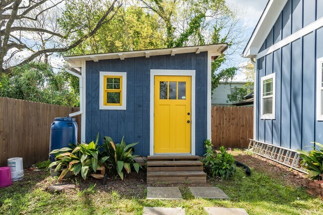 Building Photo - Gorgeous Home near Downtown Durham!