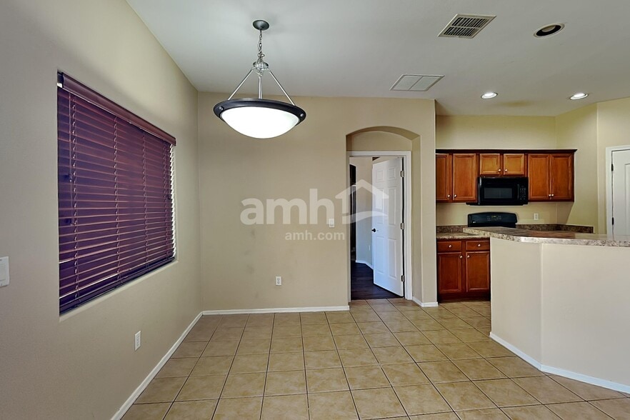 Building Photo - 5561 S Lemon Tree Dr