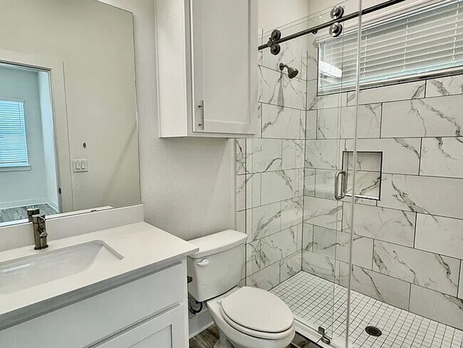 Building Photo - Modern Farmhouse montopolis