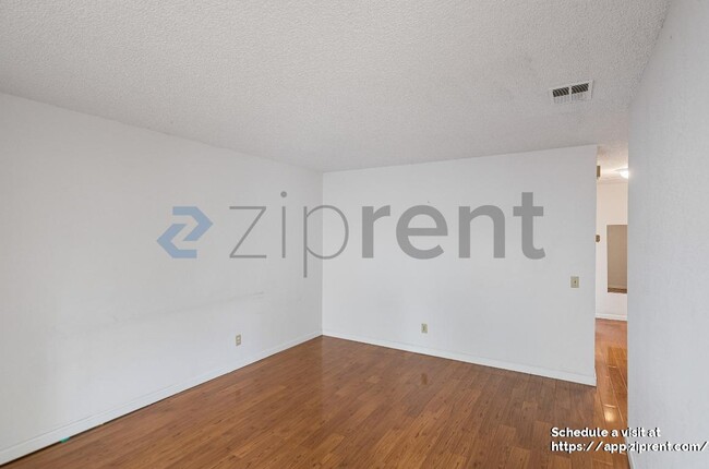Building Photo - 2547 Easton Ln