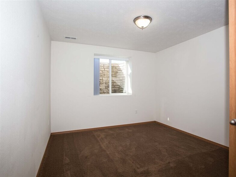 Building Photo - 4301 N Blake Rd