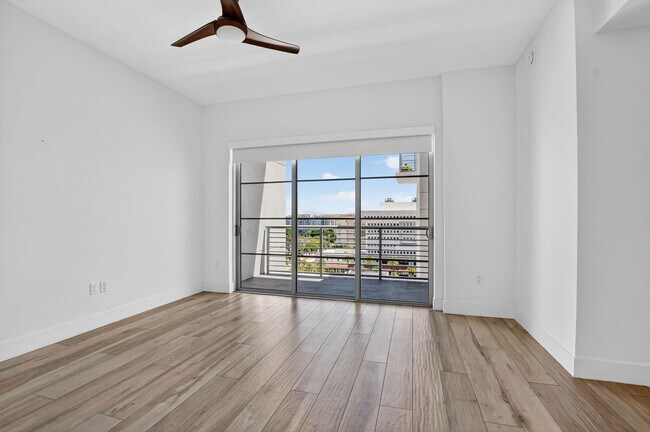 Building Photo - 155 E Boca Raton Rd