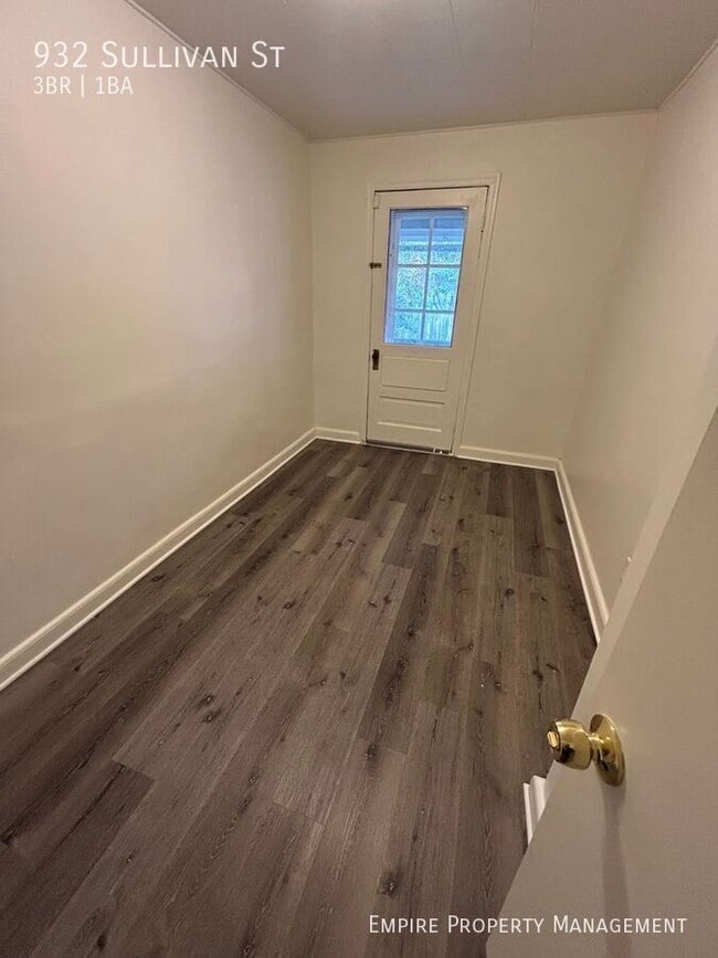 Building Photo - 932 Sullivan St