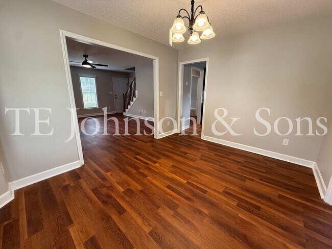 Building Photo - Spacious 3 Bedroom Home with Primary Suite on Main Level in Camden Forest