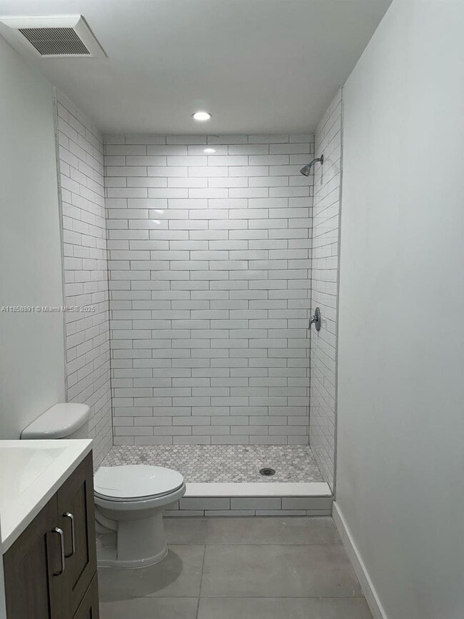 Building Photo - 541 SW 2nd Ct