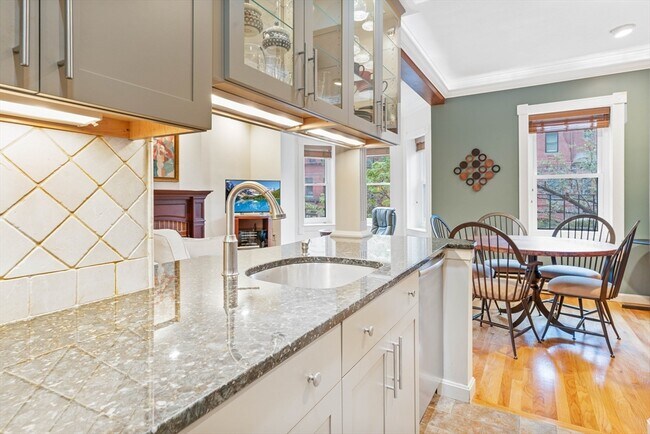 Building Photo - 237 W Newton St