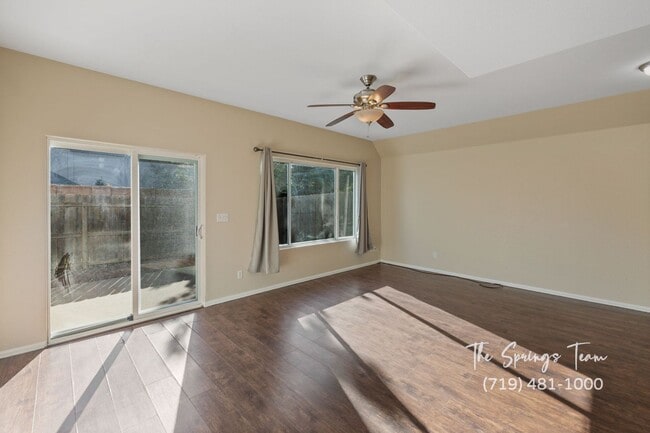 Building Photo - Charming 2BD/2.5BA Townhome with Attached ...