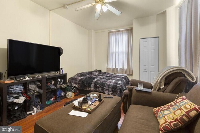 Building Photo - 1324 Locust St