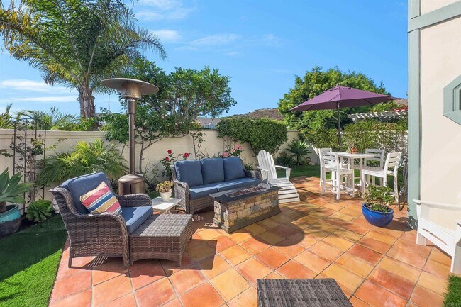 Building Photo - Immaculate 3 Bed, 2.5 Bath in Laguna Shores, Carlsbad!