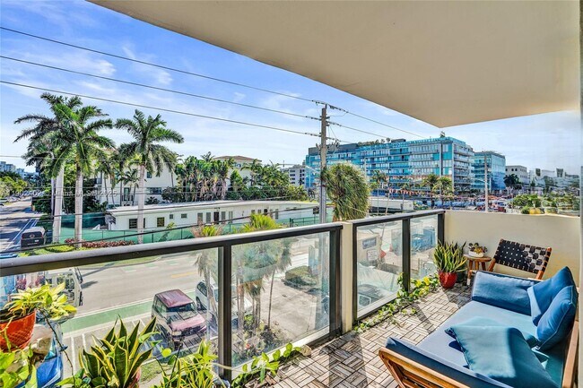 Building Photo - 9800 W Bay Harbor Dr