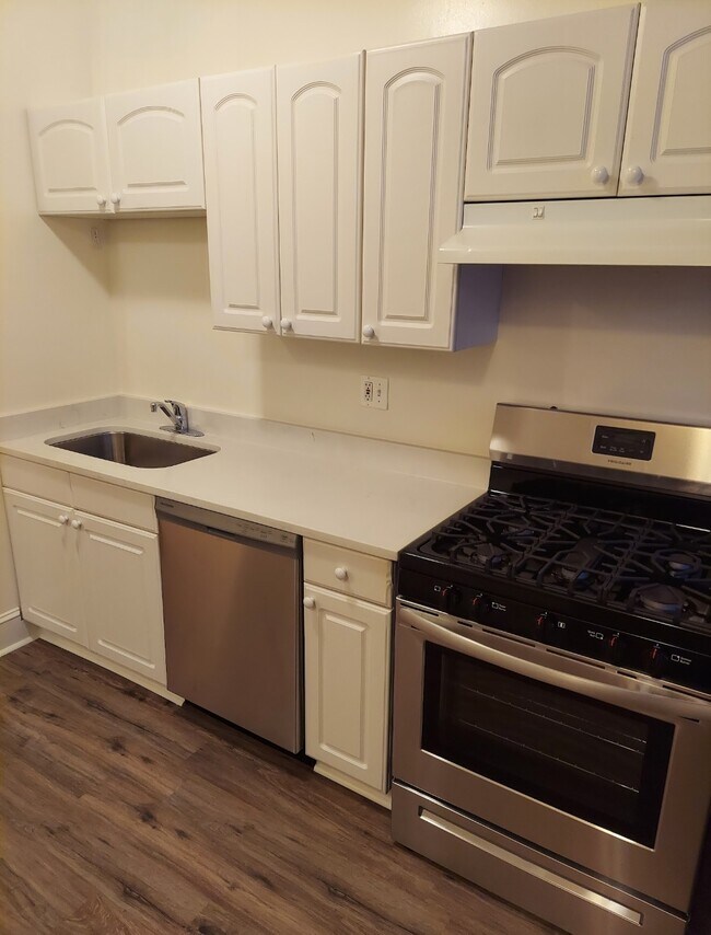 Building Photo - 1134 W Pratt Blvd