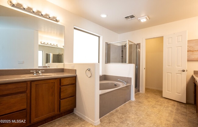 Building Photo - 27 W Camino Rancho Quito