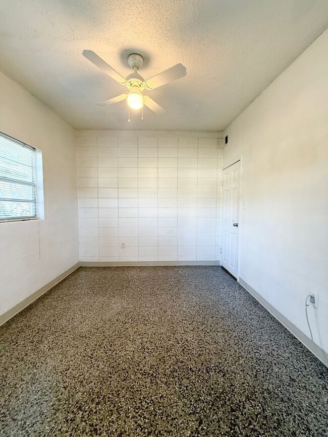 Building Photo - 2207 Vine St