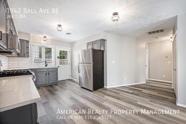 Building Photo - 1942 Ball Ave NE