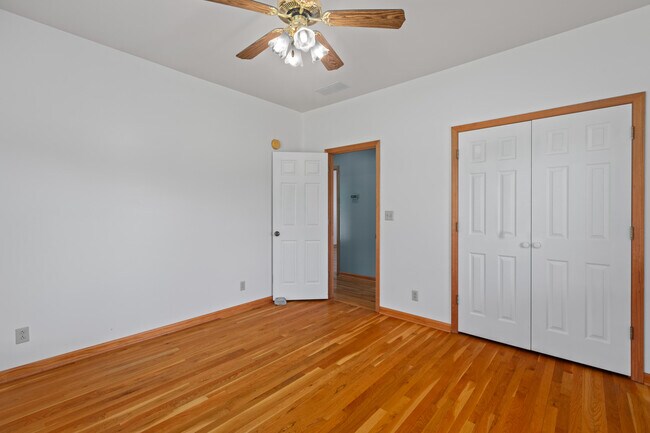Building Photo - 1221 Hawthorne Ln