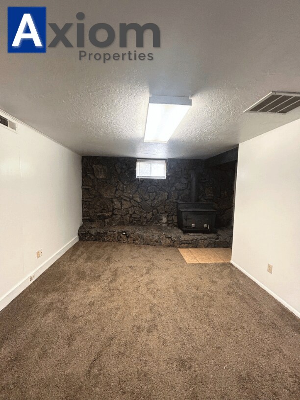 Building Photo - 1005 1/2 Park Lane-