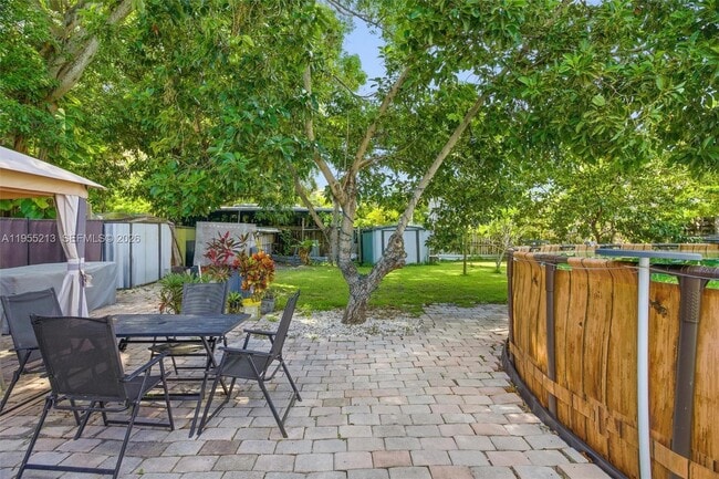 Building Photo - 104 SW 40th Ave