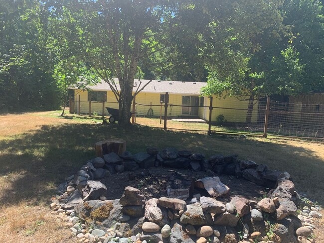 Building Photo - 3 Bed/1 Bath +Garage & Shop, Marblemount