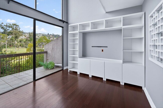 Building Photo - Stunning 1B/1.5BA Condo in Carlsbad w/ Golf Course Views!