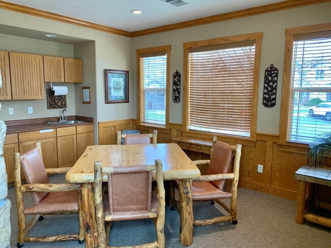 Building Photo - West Greeley Spacious Townhome With New Carpet!