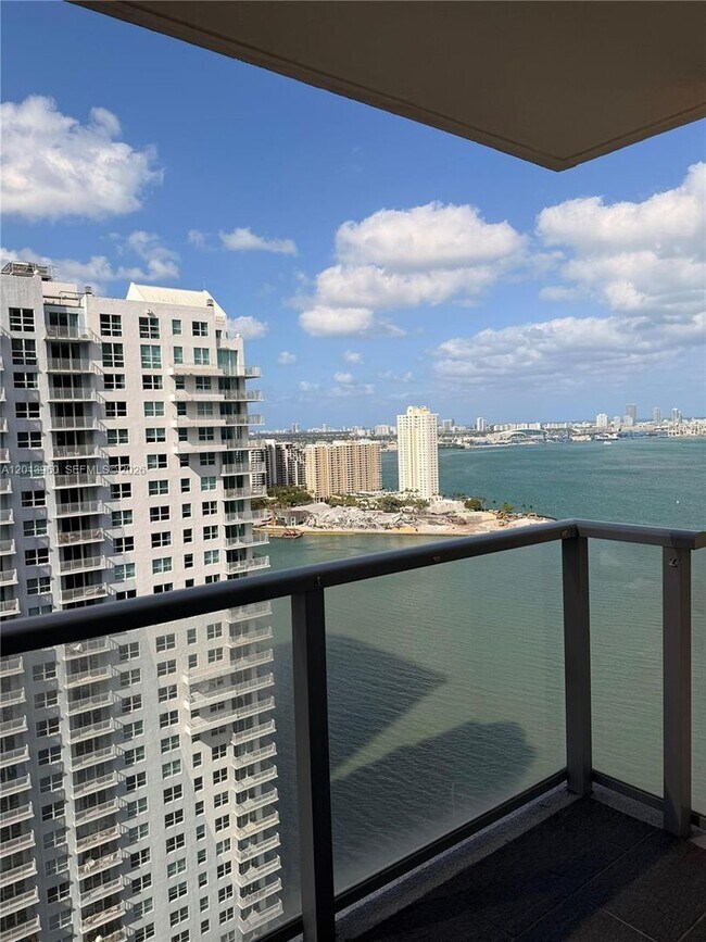 Building Photo - 1155 Brickell Bay Dr