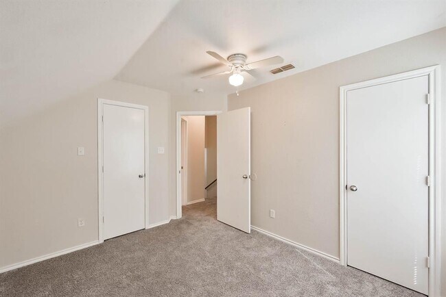 Building Photo - 510 Kings Way Dr