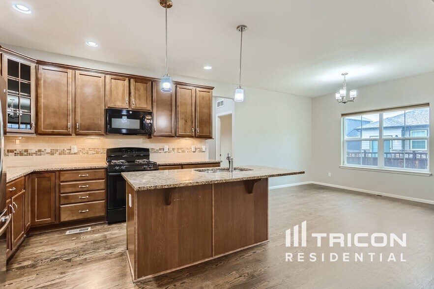 Building Photo - 6354 N Genoa Way