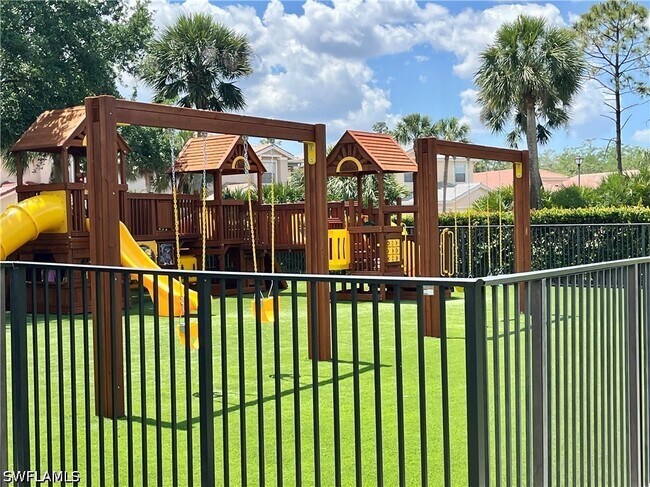 Building Photo - 10327 Carolina Willow Dr